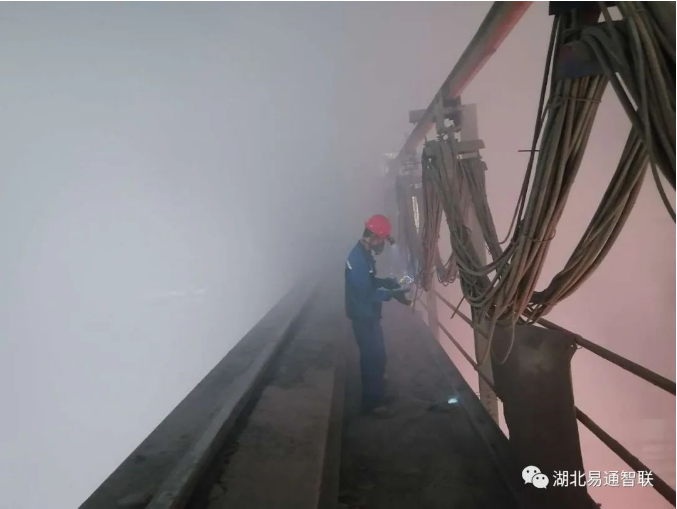 抗高溫戰(zhàn)酷暑，燕山鋼鐵車間掀起生產(chǎn)熱潮