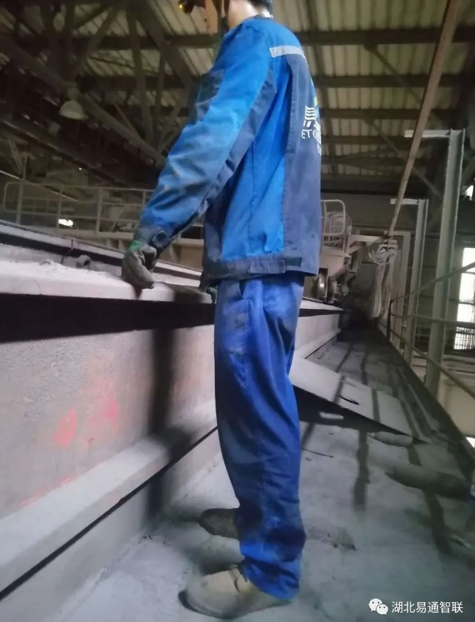 抗高溫戰(zhàn)酷暑，燕山鋼鐵車間掀起生產(chǎn)熱潮