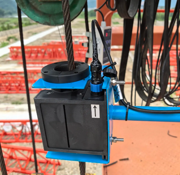 非標(biāo)定制項(xiàng)目之浙江寧波制梁場龍門吊結(jié)構(gòu)健康監(jiān)測系統(tǒng)！